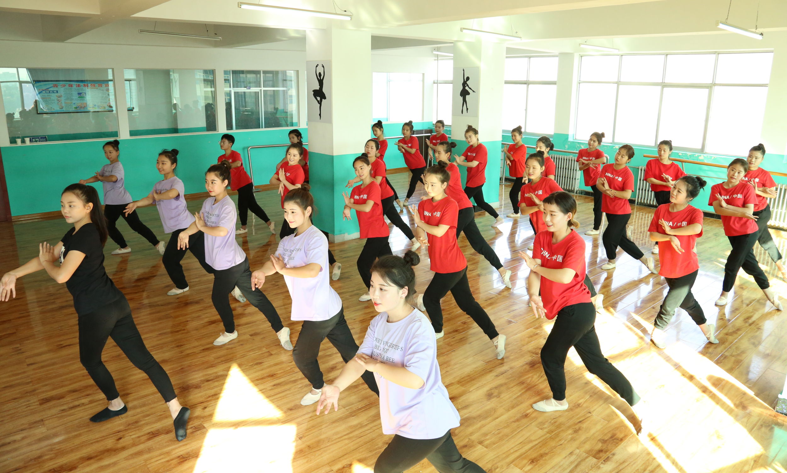 女生初中毕业学什么专业好就业？ 就到甘肃秦陇技工学校