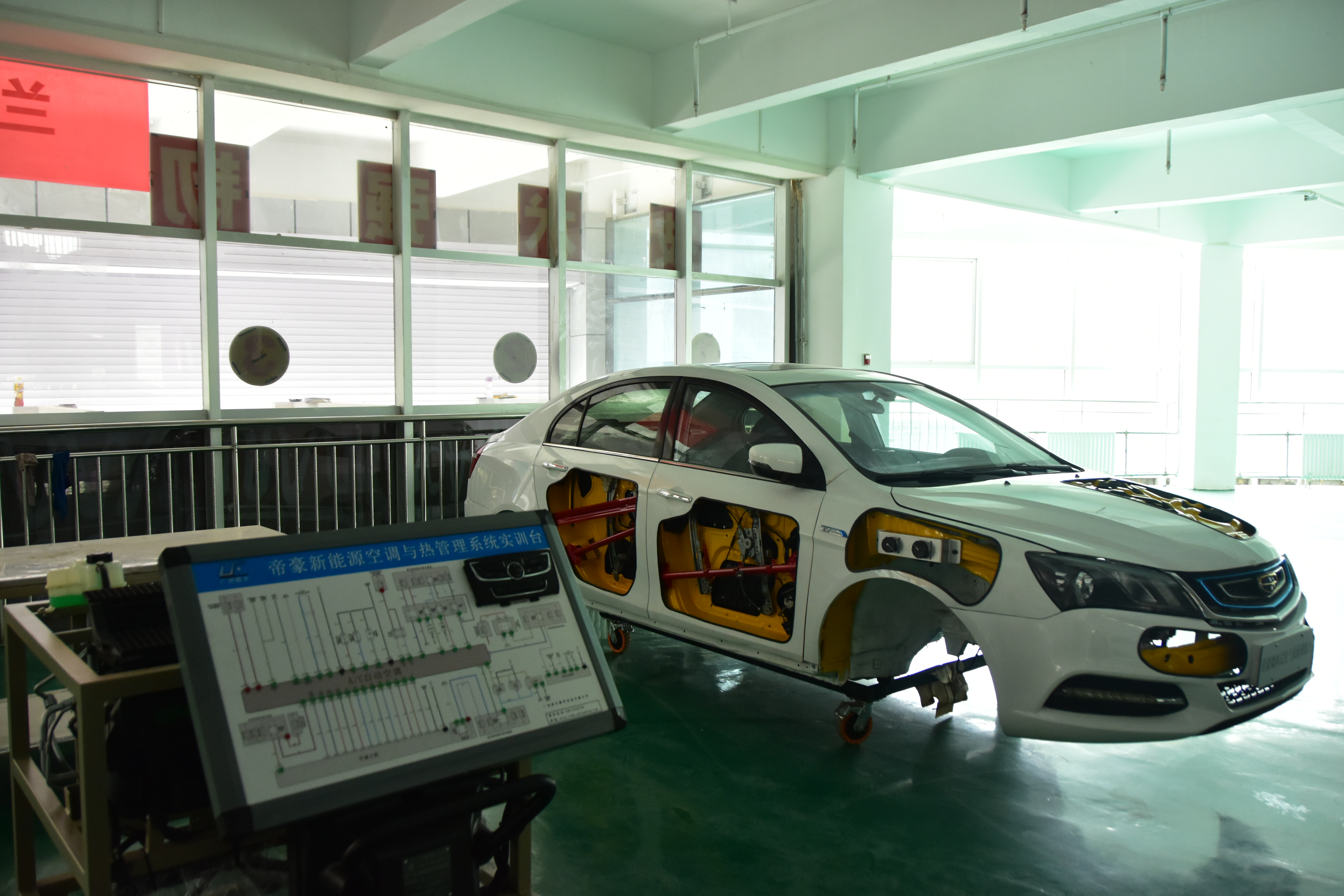 去甘肃秦陇技工学校学汽修有前途嘛？